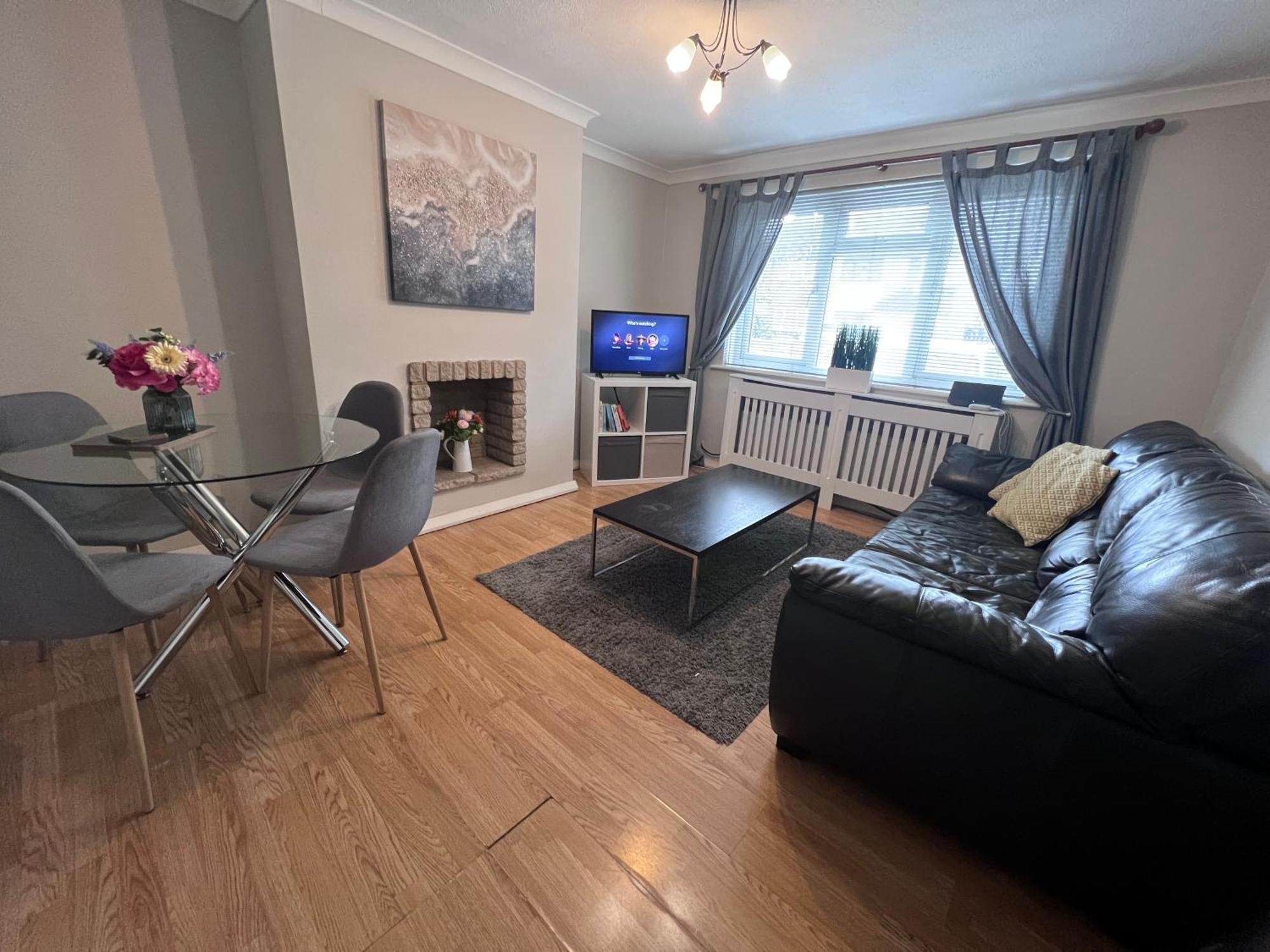 Croydon Apartment With Parking Londra Dış mekan fotoğraf