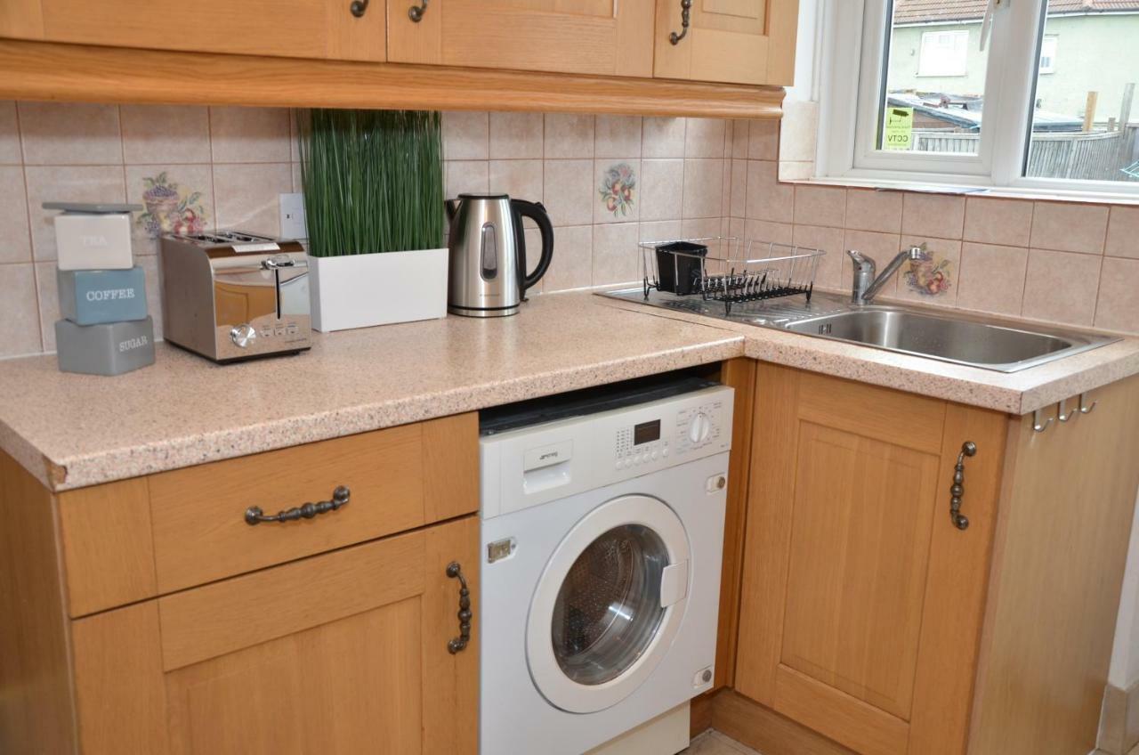 Croydon Apartment With Parking Londra Dış mekan fotoğraf